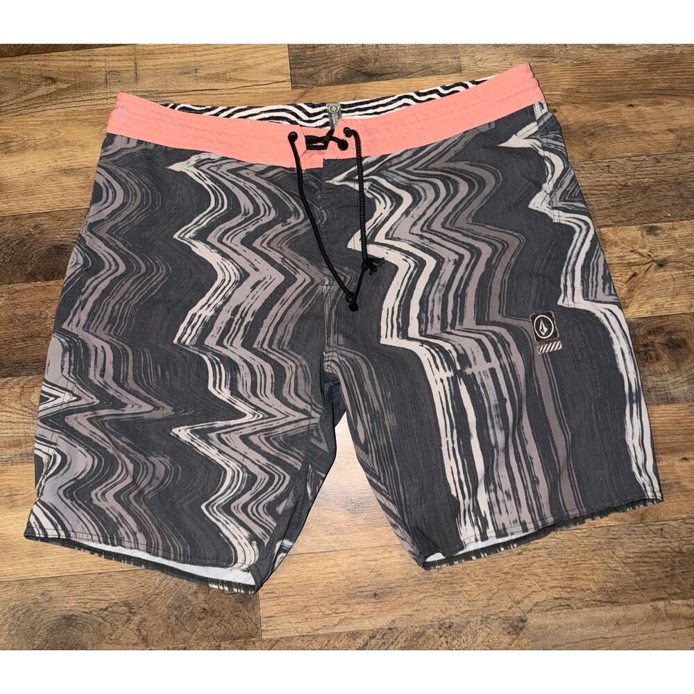 Volcom men’s board shorts